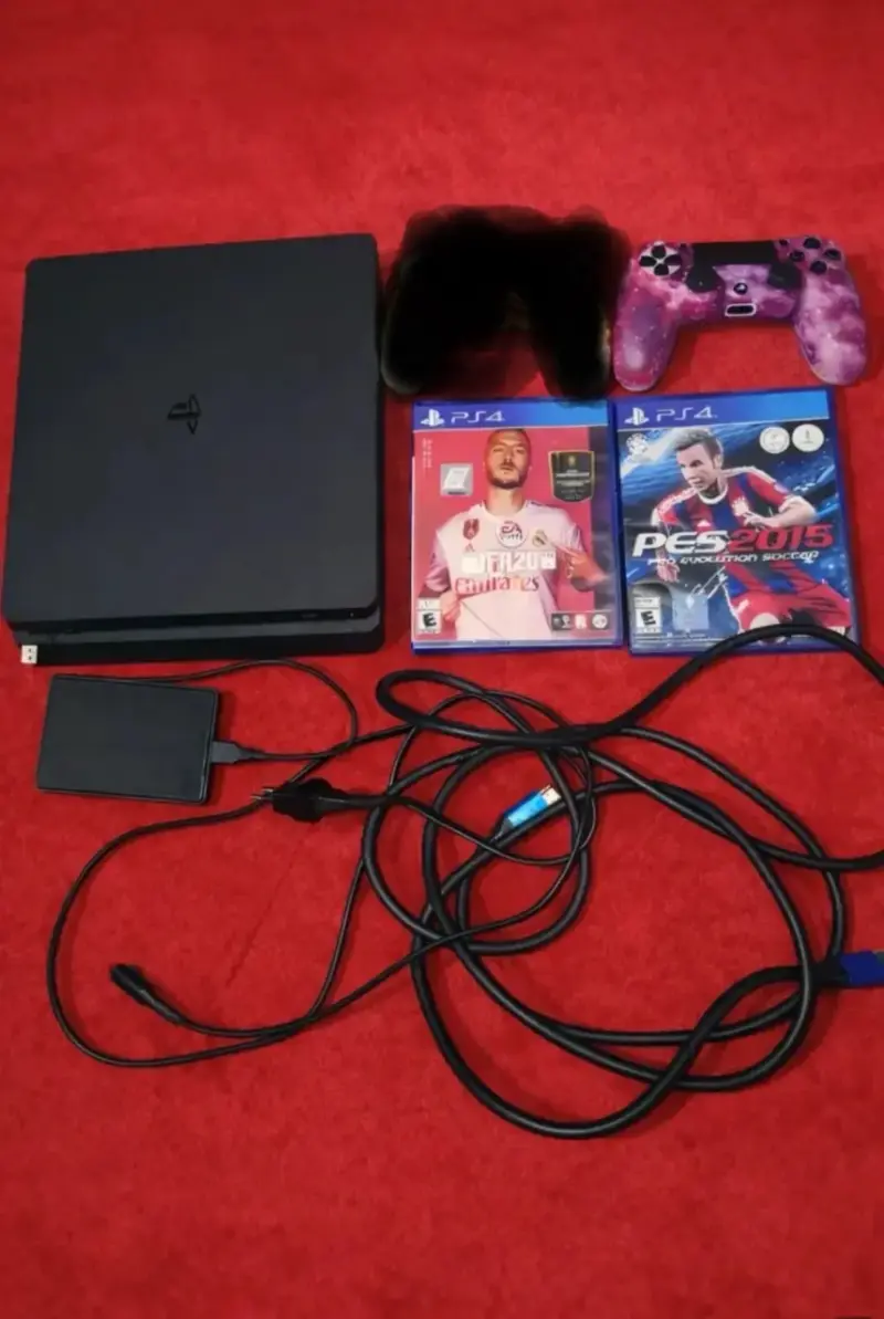 Consola PS4 con juegos y accesorios - 1