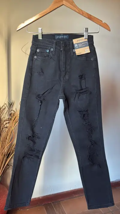 Jeans negros rasgados Aeropostale - miniatura 1