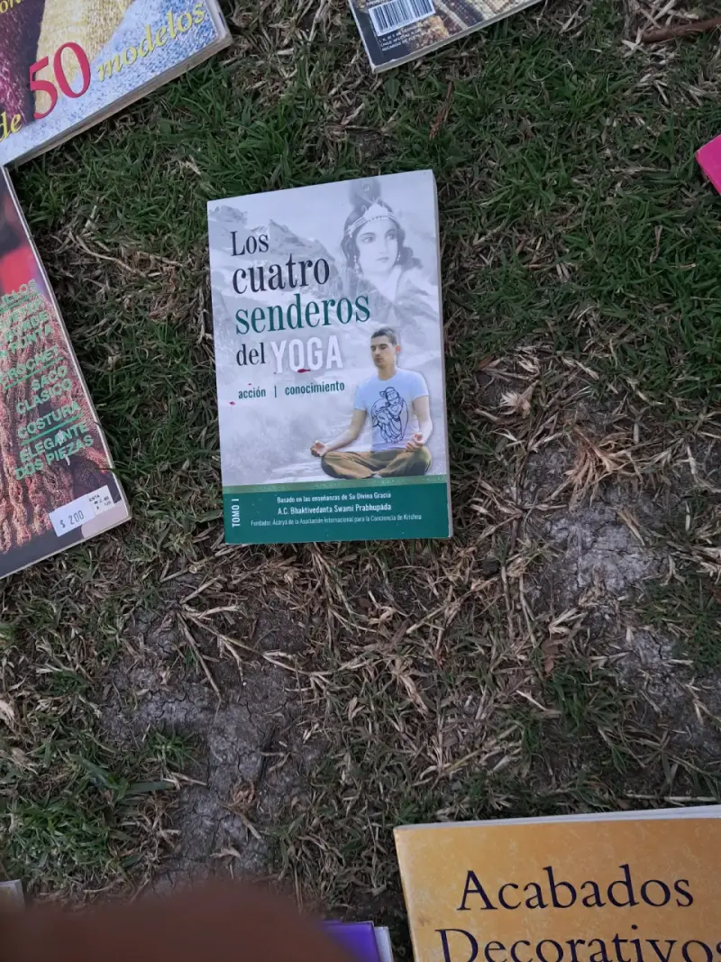 Libro 'Los Cuatro Senderos del Yoga' - 1