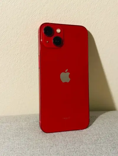 iPhone 13 rojo en excelente estado 79% de bateria - miniatura 1