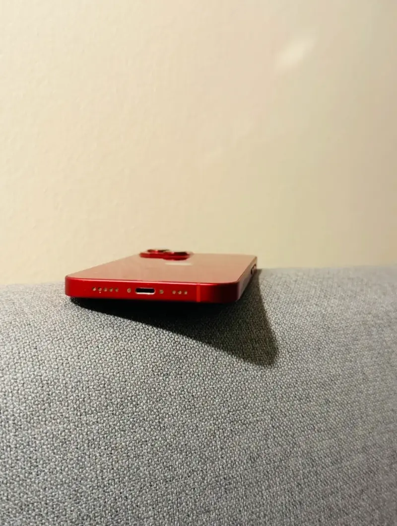 iPhone 13 rojo en excelente estado 79% de bateria - 5