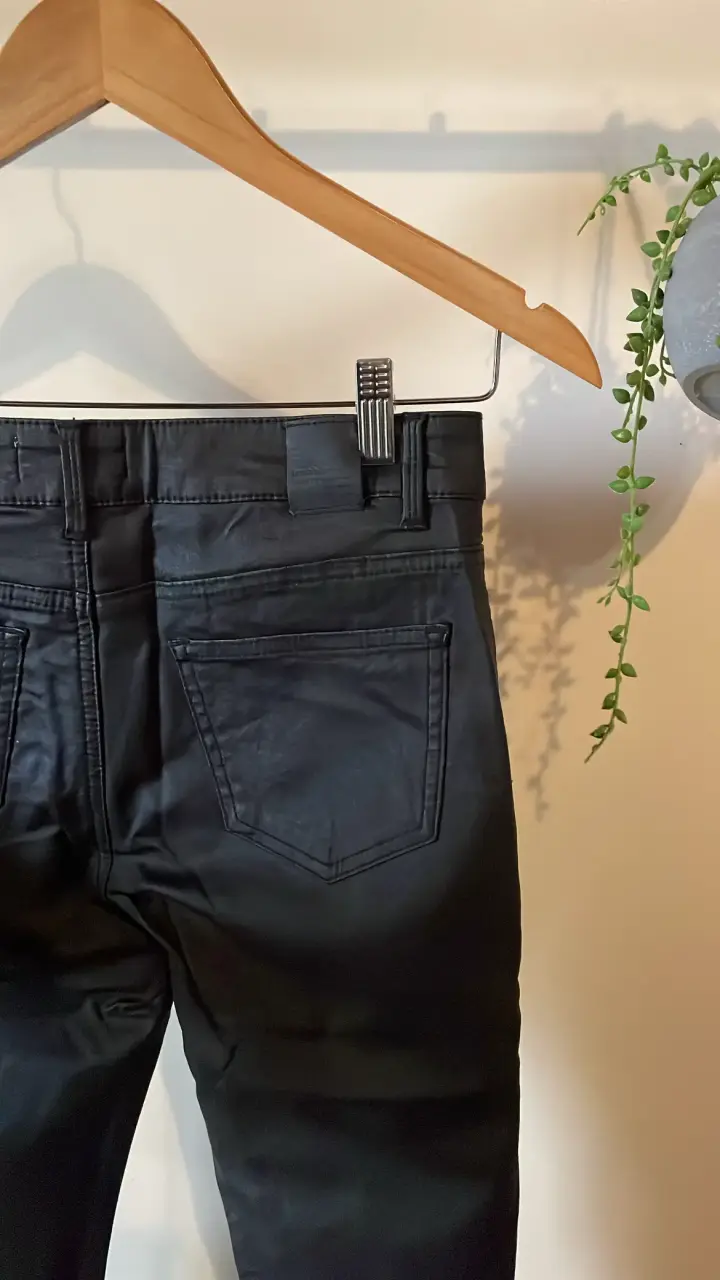 Pantalones de cuero sintético Foster negros - 3