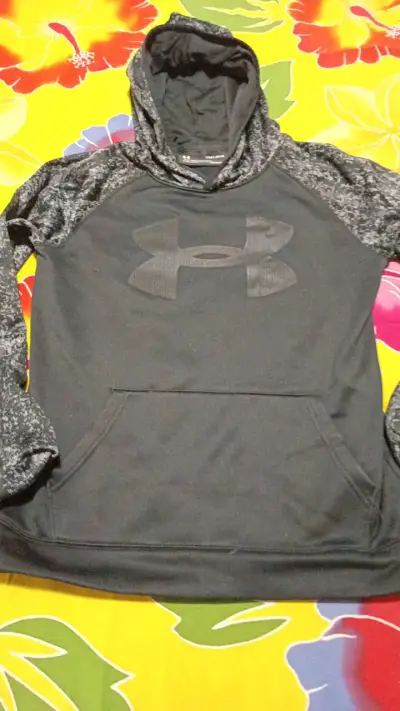 Polerón Under Armour con capucha negro - miniatura 3