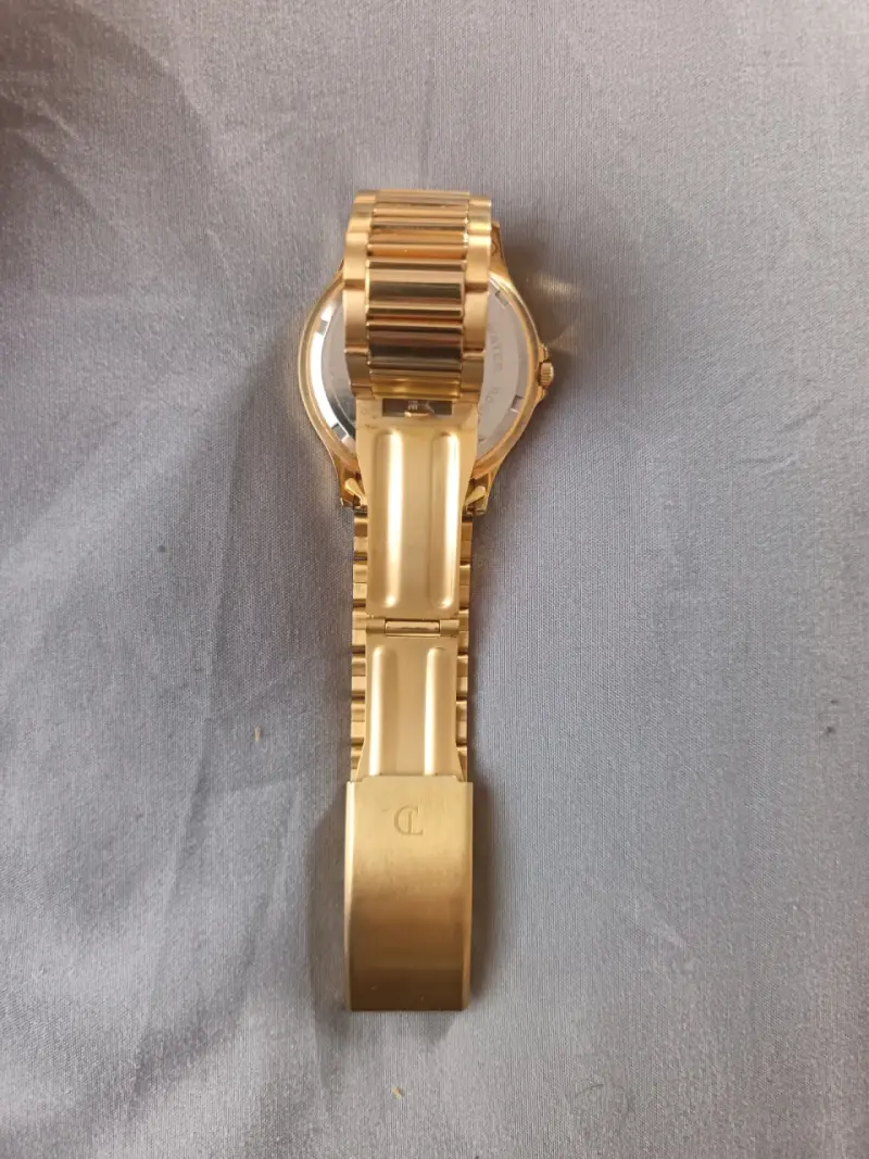 Reloj dorado Cristian Lay elegante - 2