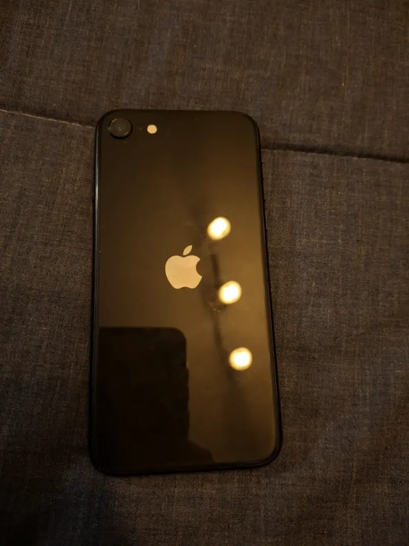 iPhone SE 2da Generación 64GB 74% - 2