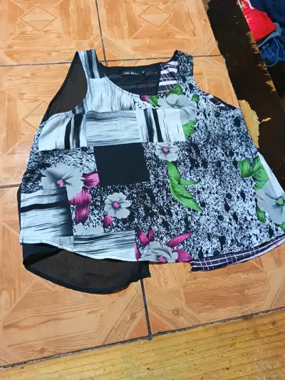 Blusa sin mangas estampada floral - miniatura 1