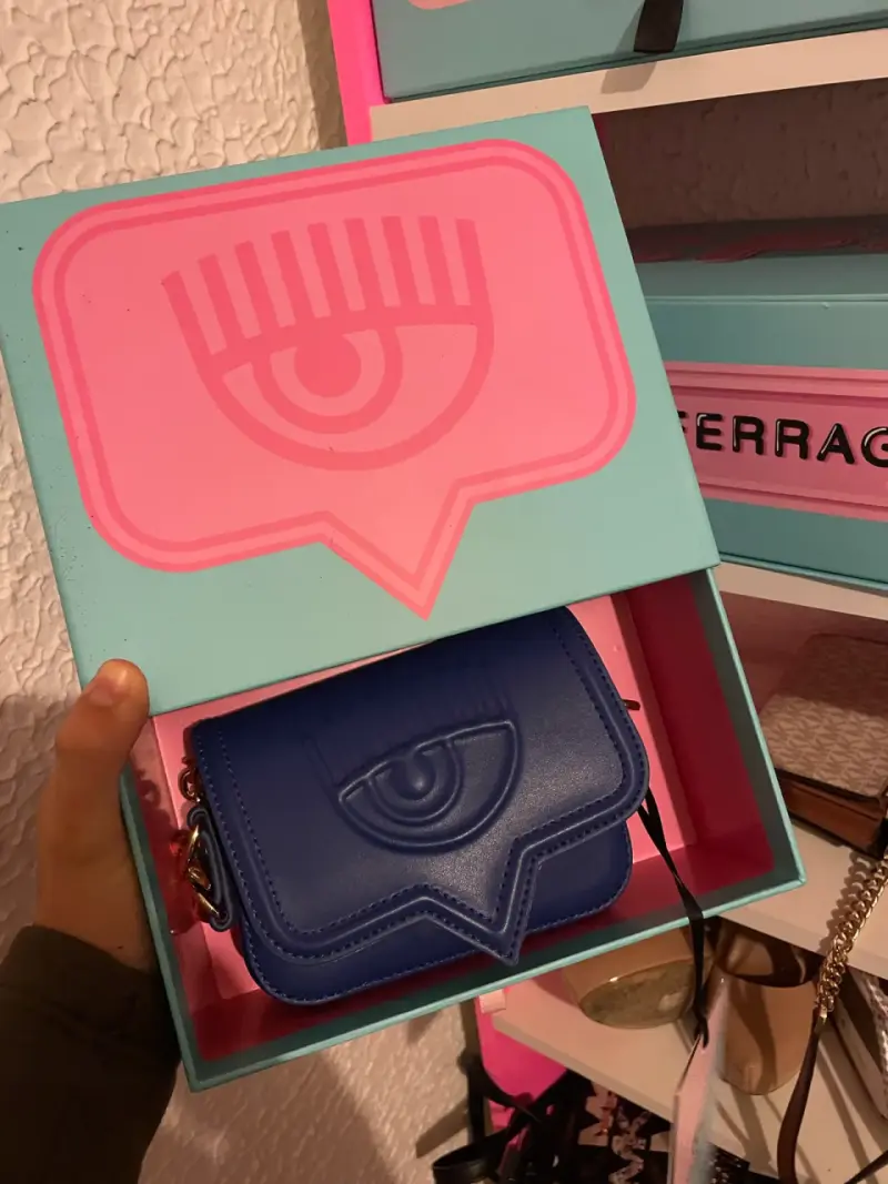 Cartera azul Chiara Ferragni con diseño de ojo - 1