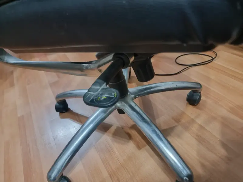 Silla de oficina ergonómica negra - 5
