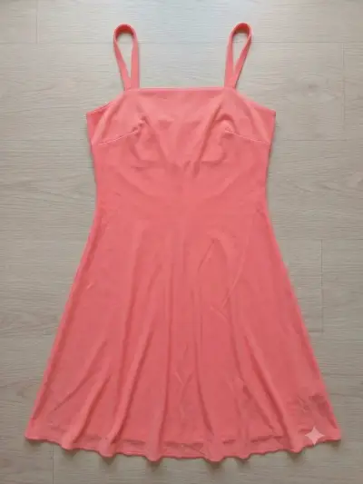 Vestido coral con tirantes y detalle brillante - miniatura 2