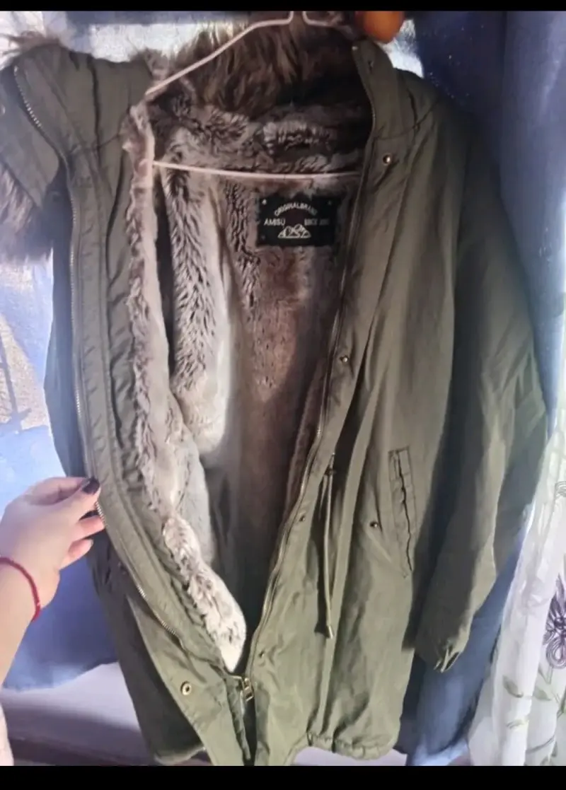 Parka verde con capucha de piel sintética - 2