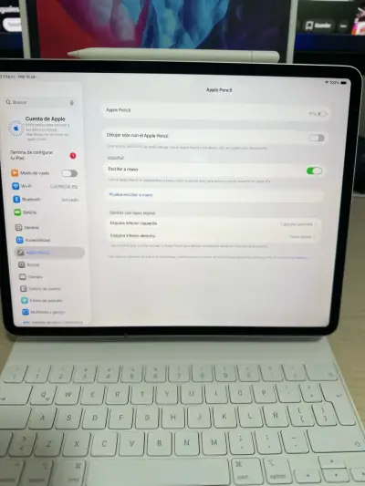 iPad Pro con teclado y Apple Pencil - miniatura 3