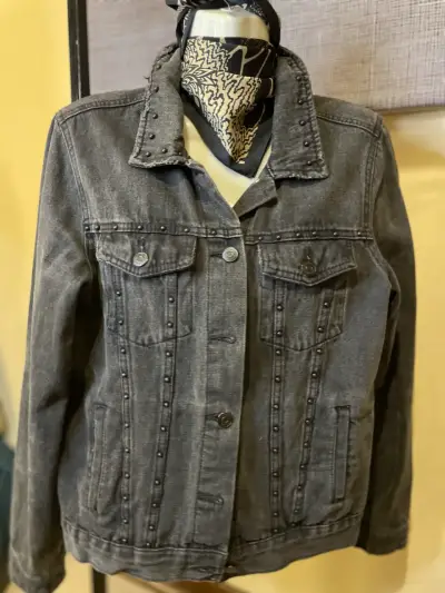 Chaqueta de mezclilla gris con tachas - miniatura 1