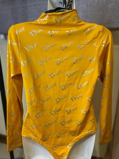 Body amarillo con logo Dior - miniatura 2