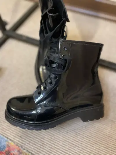 Botas negras para agua cordones - miniatura 1