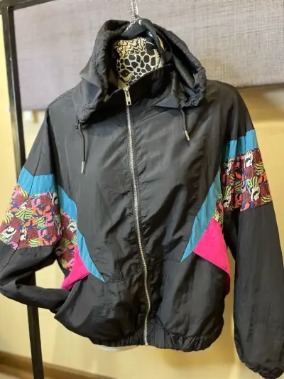 Chaqueta cortaviento vintage con diseño colorido - miniatura 1