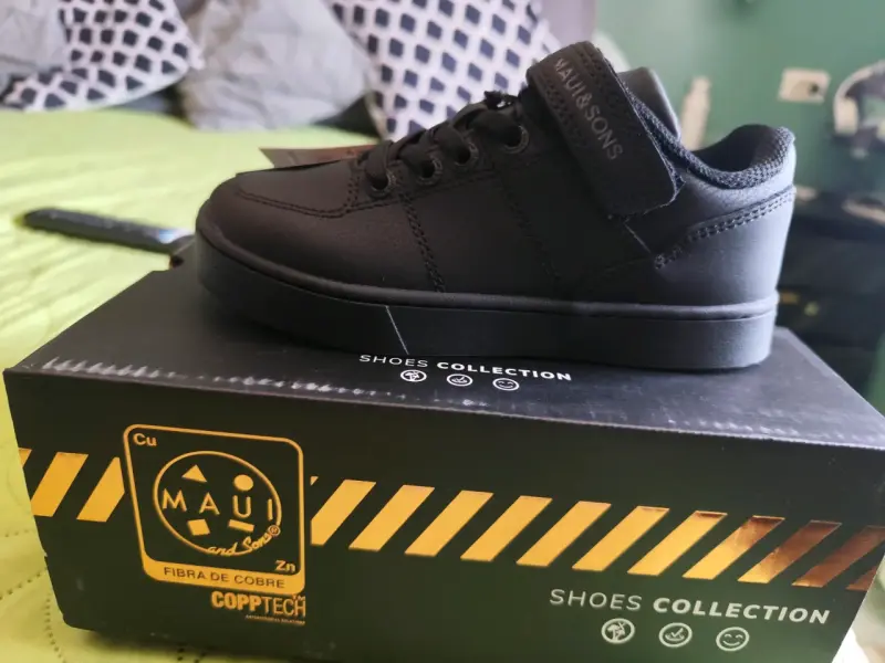 Zapatillas negras para niños con velcro - 2