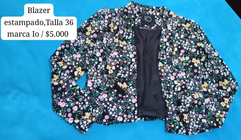 Blazer estampado floral marca Io talla 36
