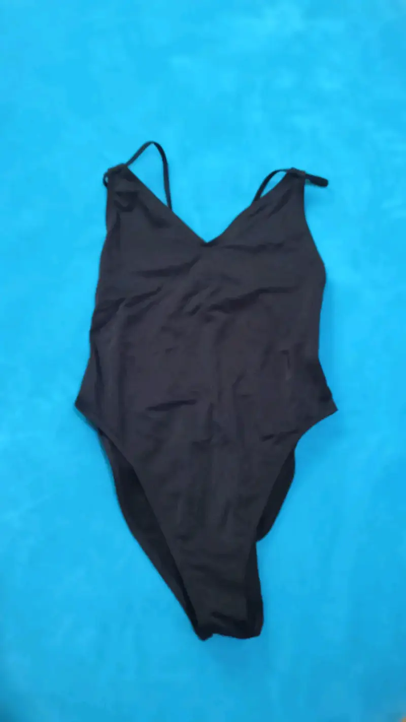 Traje de baño negro clásico para mujer