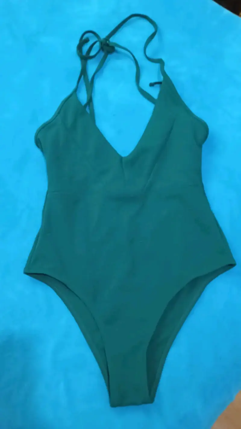 Traje de baño verde esmeralda elegante