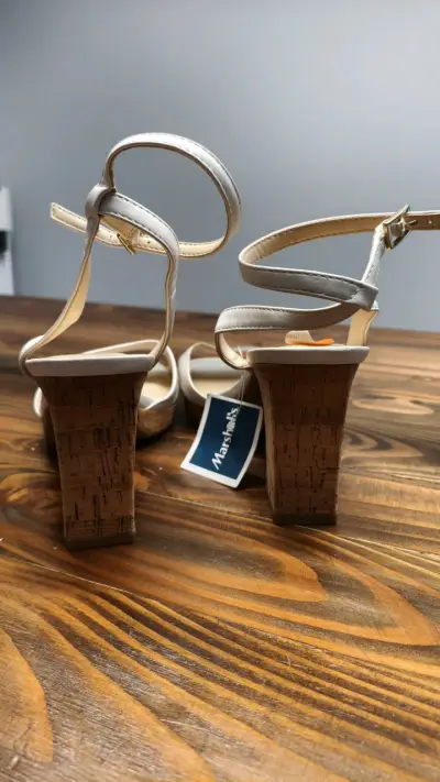 Sandalias de tacón blancas elegantes - miniatura 4