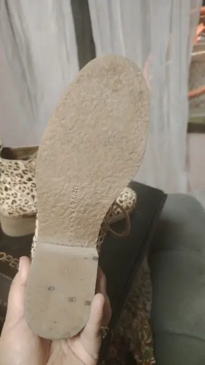 Botines de cuero animal print con tacón - miniatura 2