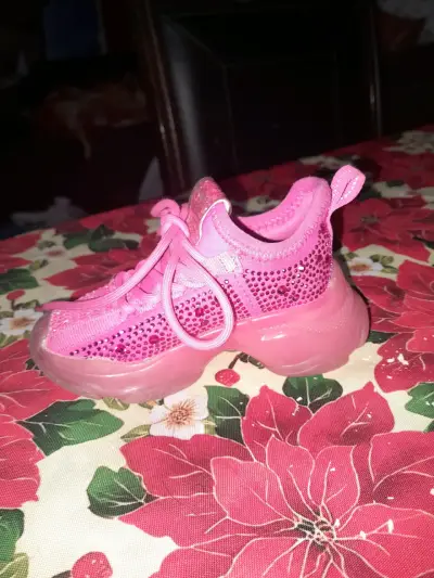 Zapatilla infantil rosa steve madden N*20 - miniatura 1