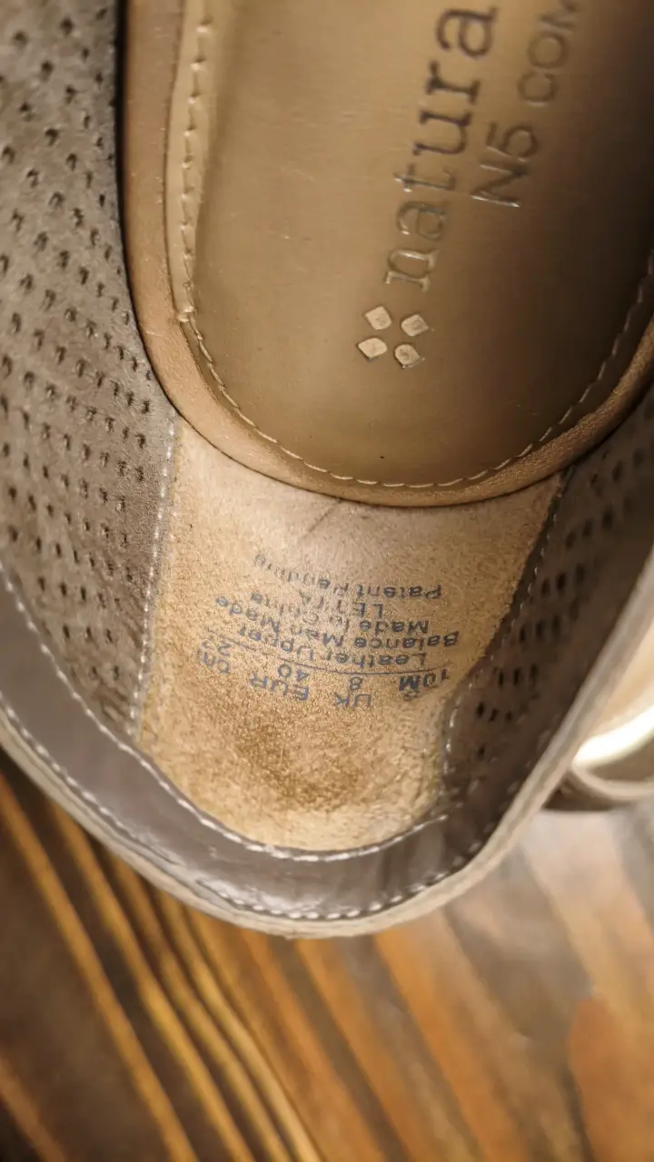 Mocasines Naturalizer de cuero beige para mujer - 5