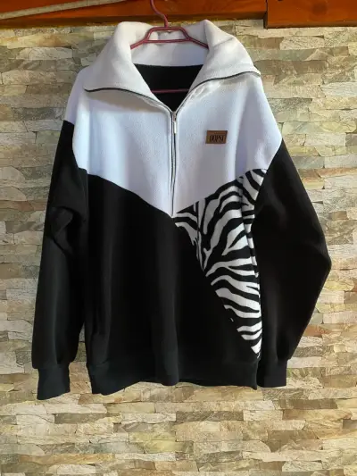 Polerón unisex Oopsi con diseño cebra - miniatura 1