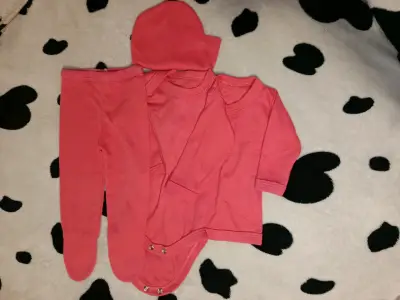 Conjunto de ropa para bebé color rosado con rojo - miniatura 1