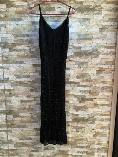 Vestido largo negro de lentejuelas elegante - miniatura 1