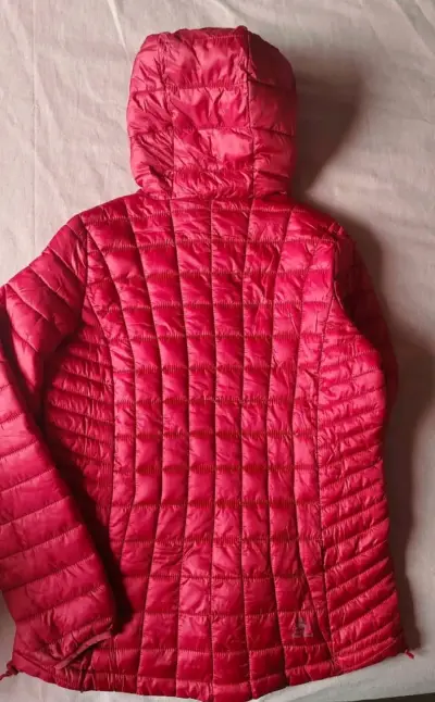 Chaqueta acolchada  con capucha - miniatura 2