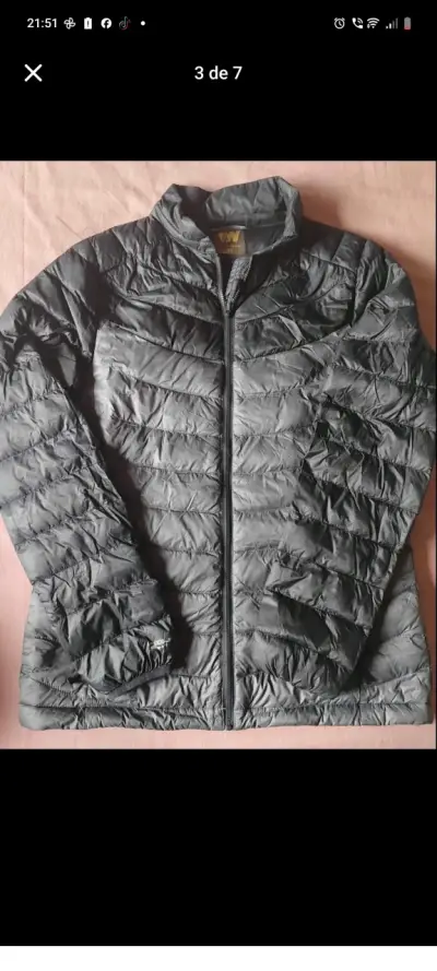 Chaqueta acolchada  con capucha - miniatura 3
