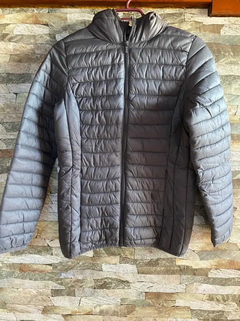 Chaqueta acolchada gris con capucha - 1