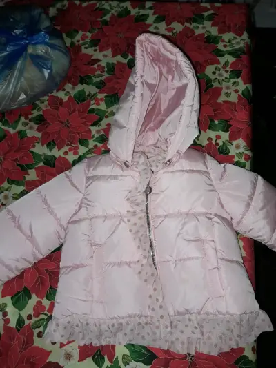 Chaqueta rosada para niña con capucha - miniatura 2