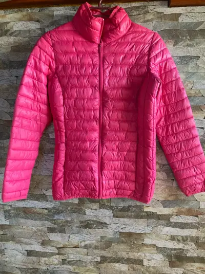 Chaqueta acolchada rosada para mujer - miniatura 1