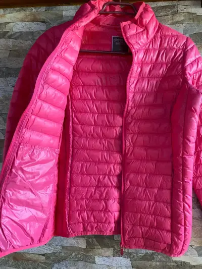 Chaqueta acolchada rosada para mujer - miniatura 3