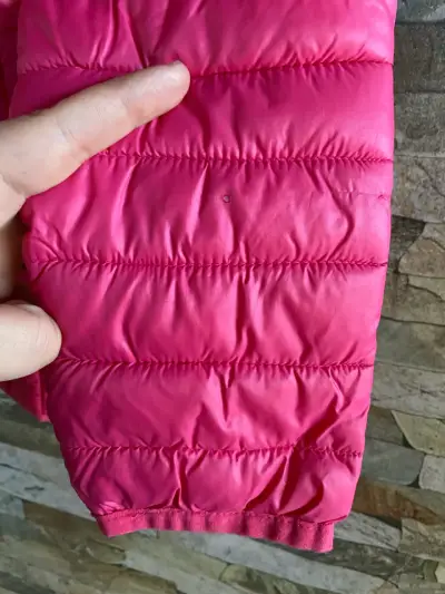 Chaqueta acolchada rosada para mujer - miniatura 5