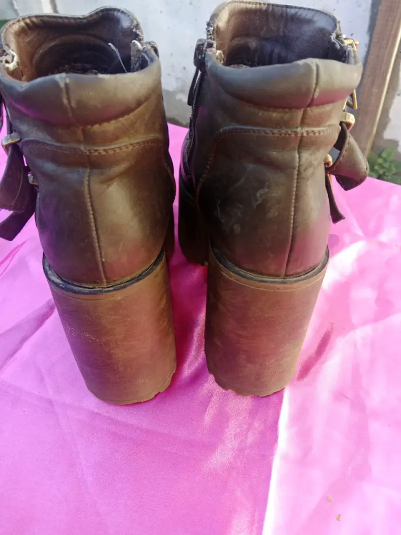 Botines de cuero con plataforma y hebillas - 2