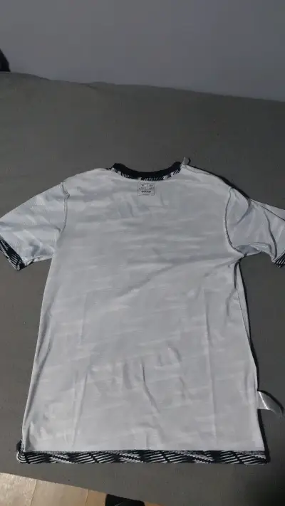 Polera deportiva Coolbet negra y blanca - miniatura 4