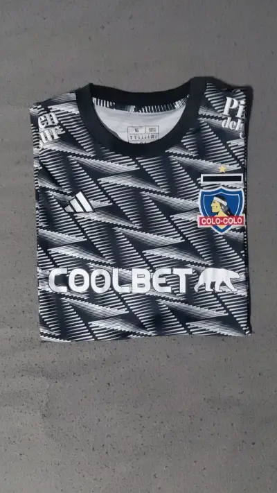 Polera deportiva Coolbet negra y blanca - miniatura 5