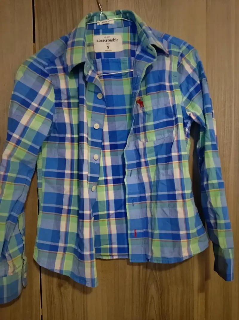Camisa a cuadros azul con mangas largas - 2