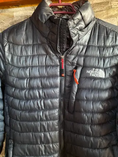 Chaqueta The North Face azul acolchada - miniatura 3