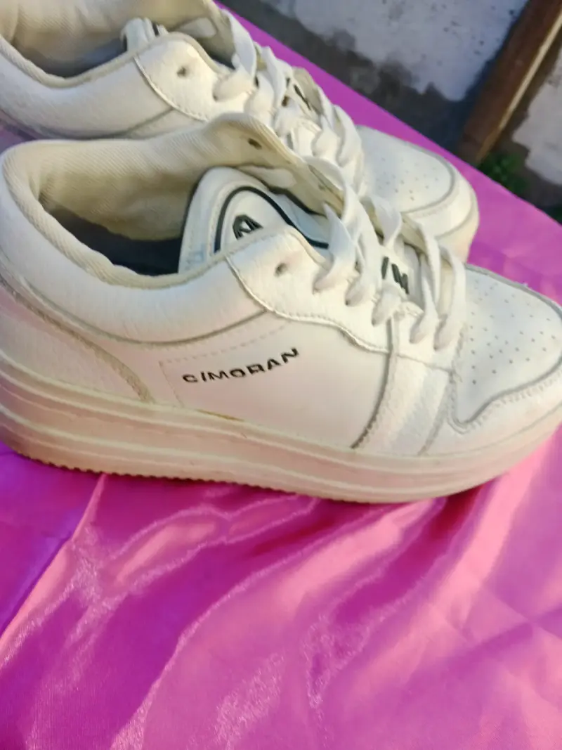 Zapatillas blancas deportivas estilo casual - 4