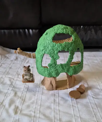 Sylvanian Families, Casa de árbol con columpio - miniatura 1