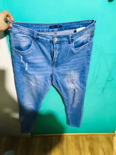 Jeans azul desgastado para mujer - miniatura 1