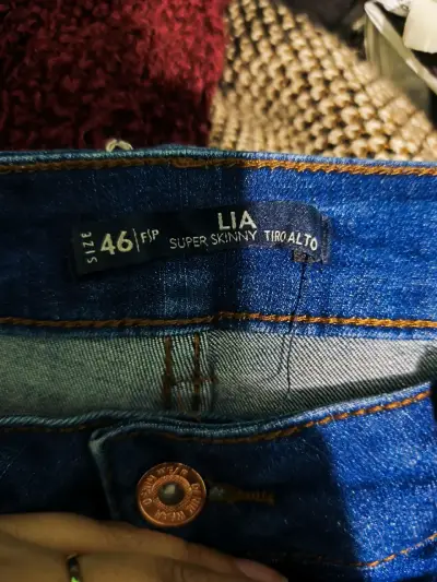 Jeans azul desgastado para mujer - miniatura 3