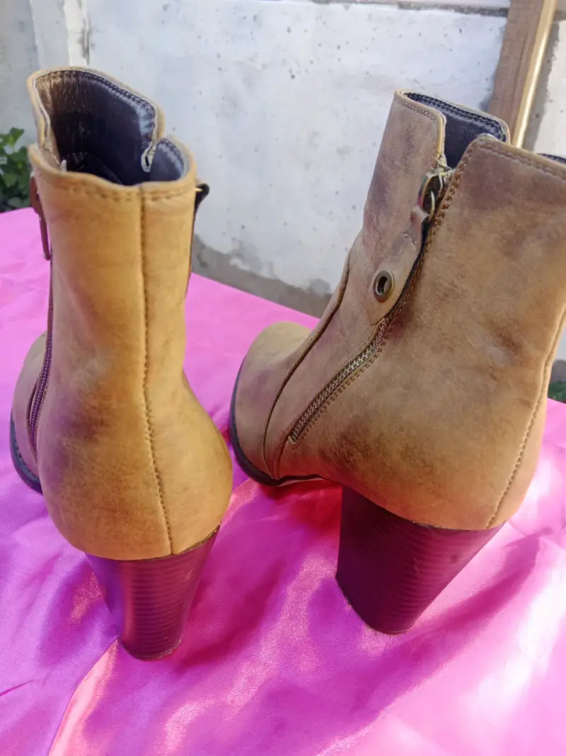 Botines de cuero marrón con tacón - 4