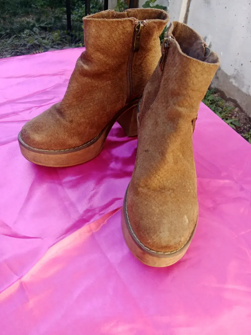 Botines de gamuza marrón con tacón - 2