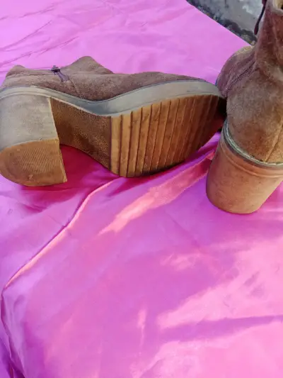 Botines de gamuza marrón con tacón - miniatura 5