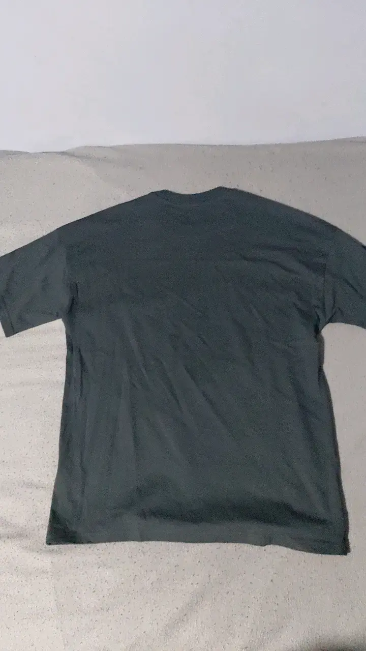 Polera Adidas negra con bolsillo - 3